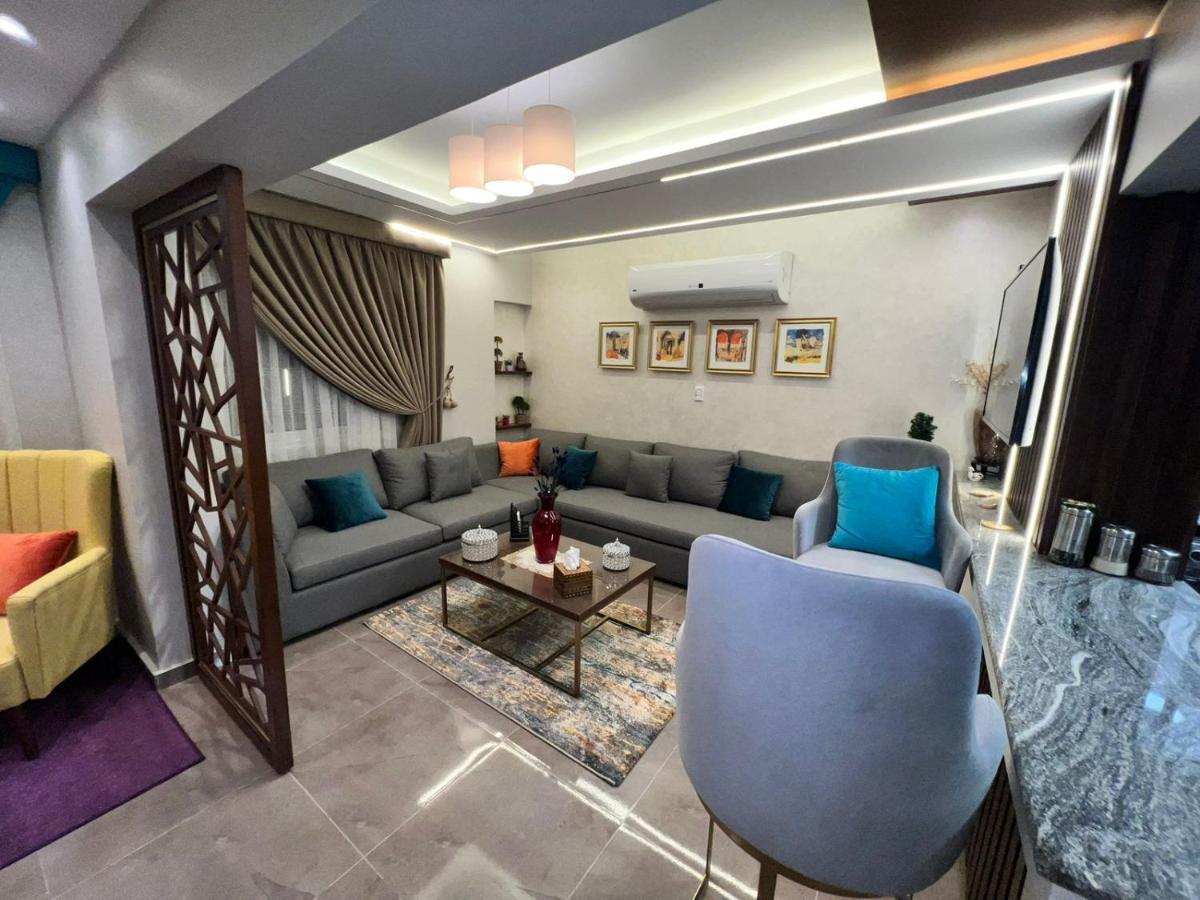 Luxury Flat With Garden And Private Entrance فاخرة بحديقة و مدخل خاص Apartamento *